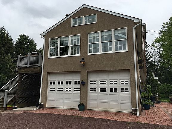 Dbl garage w Rear Deck