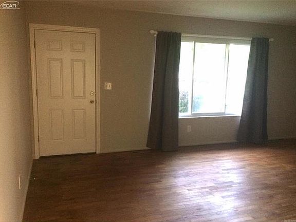 3rd image of 6241 Woodsdale Dr