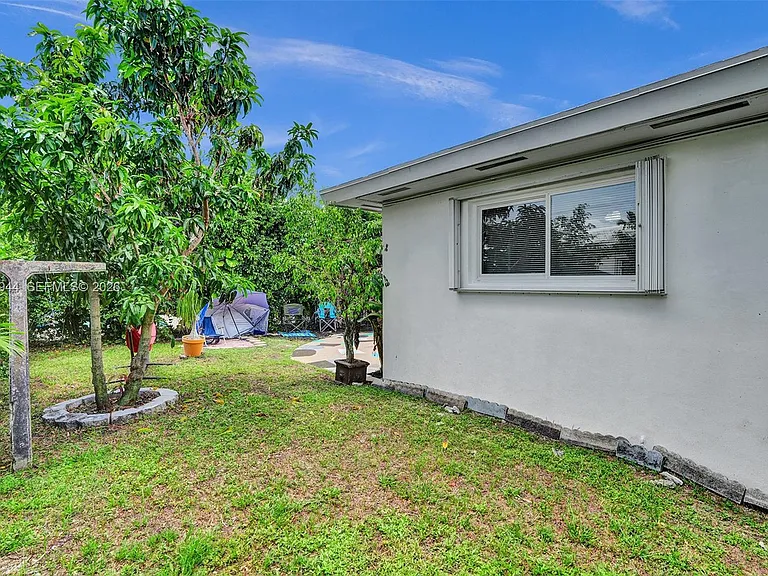 8851 Byron Ave — Photo 35