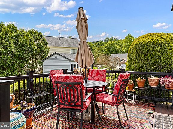 5th image of 11 Buttonwood Ct