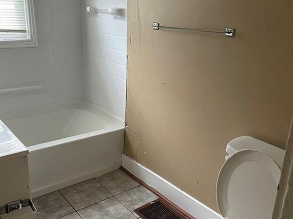 3rd image of 453 W 28th St #453