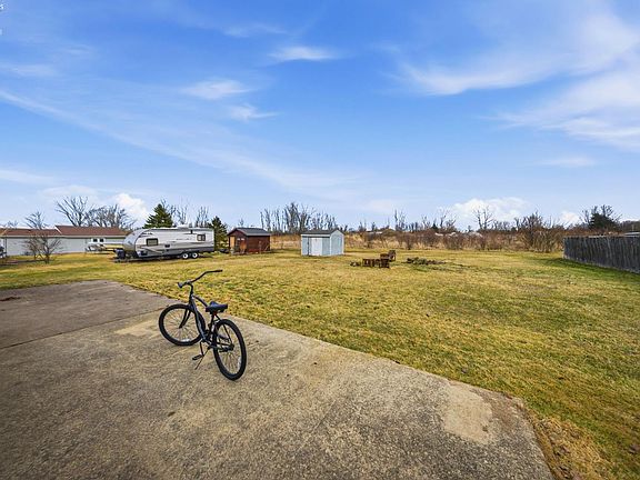 3rd image of 891 N Woodland Ave