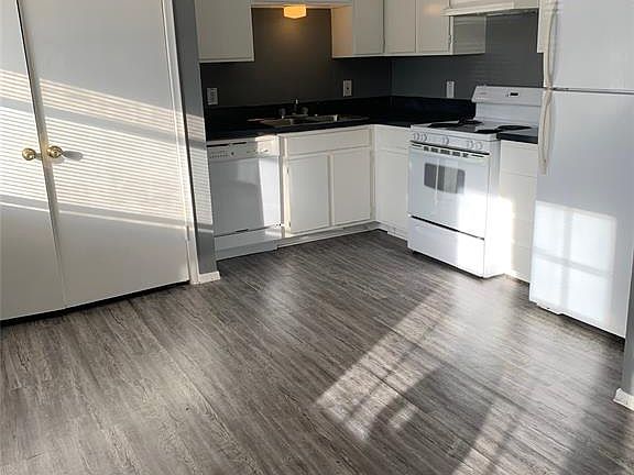 5th image of 112 East Pl