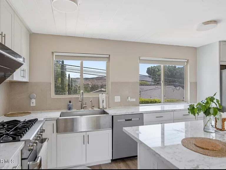 593 Benson Way — Photo 13