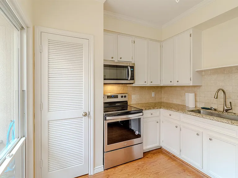 4520 Glenwick Ln — Photo 10