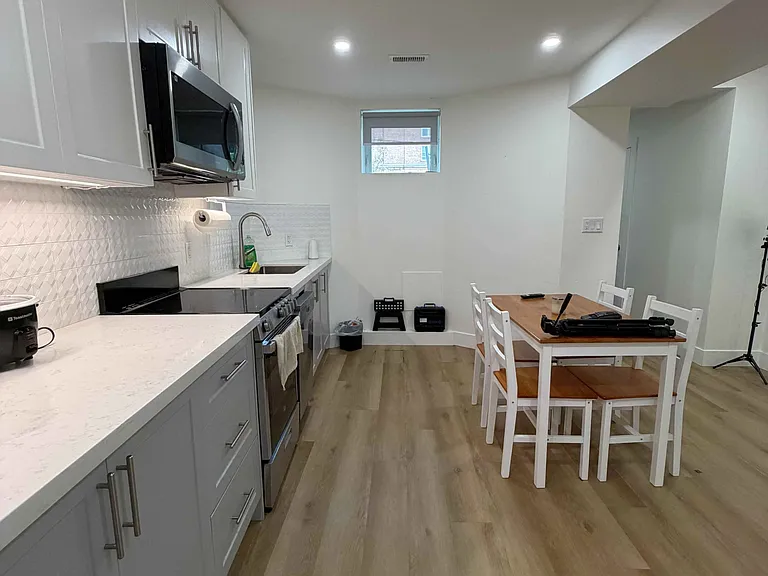 1502 Dufferin St #LOWER — Photo 8
