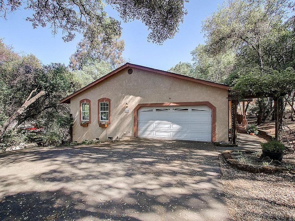 1st image of 3070 Royal Dr