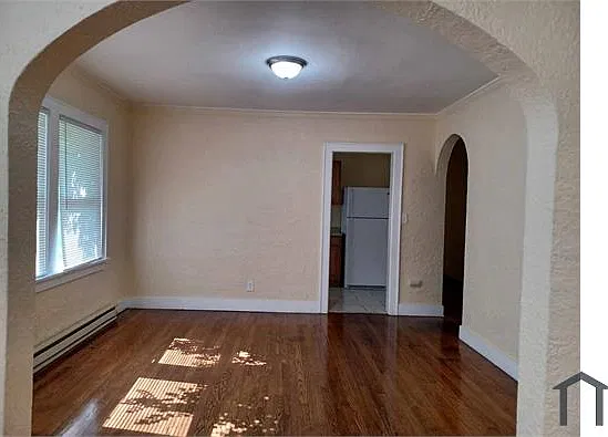 2422 Benderwirt Ave — Photo 3