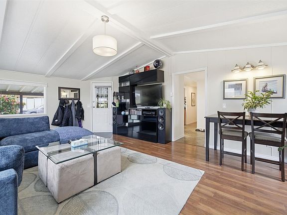 4th image of 124 Cooper Rd #2