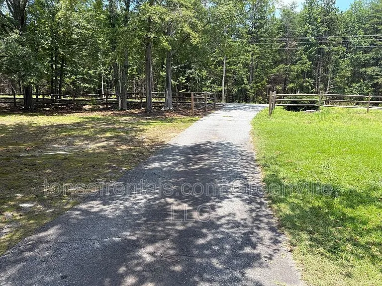 129 Foster Rd — Photo 25