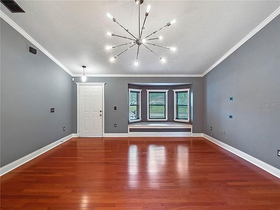 4th image of 628 Stevelynn Cir