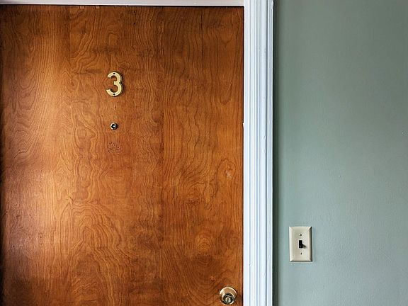 4th image of 5568 Beechmont Ave #3