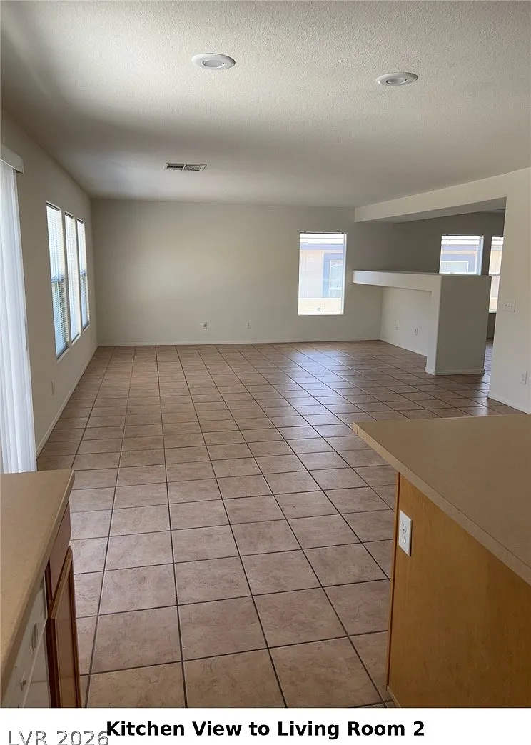 3 bed, 2.0 bath, 1713 sqft, $1,995 — Photo 3