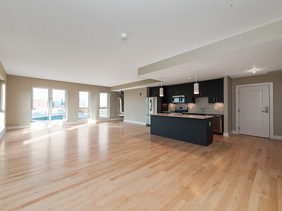 5th image of 454 E 1st St #001