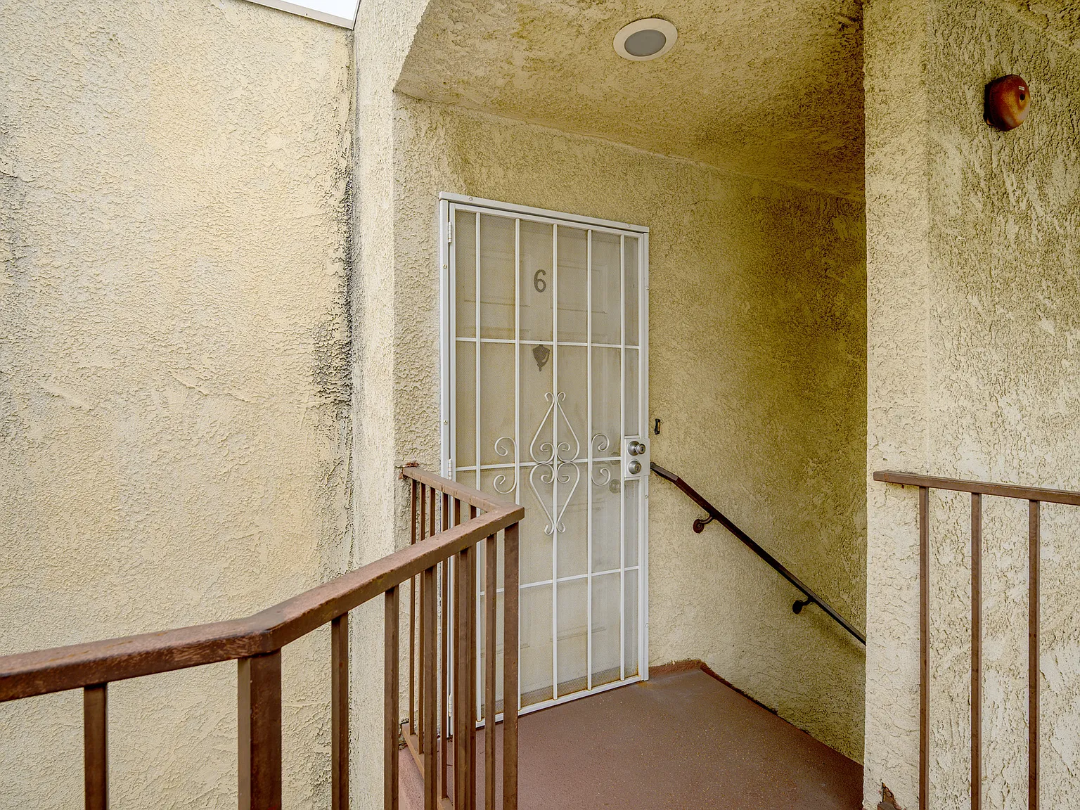 2 bed, 900 sqft, $2,500 — Photo 2