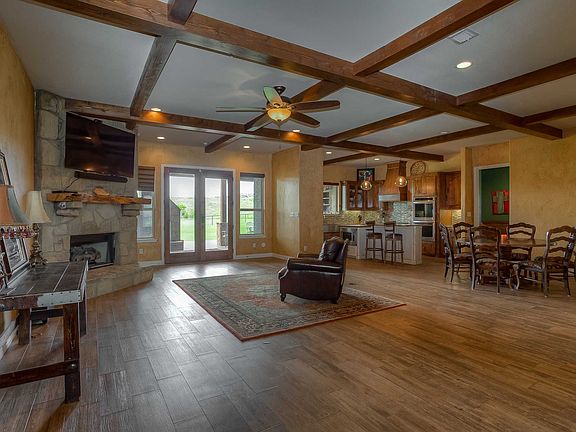 215 Timberland Lane-1.jpg
