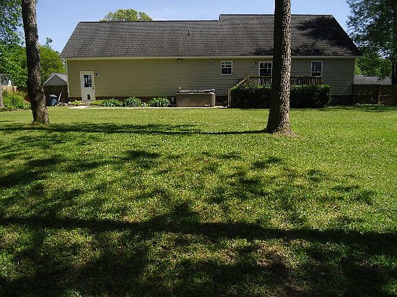 3rd image of 105 Oak Tree Dr