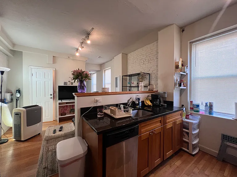 35 N Margin St #2 — Photo 1