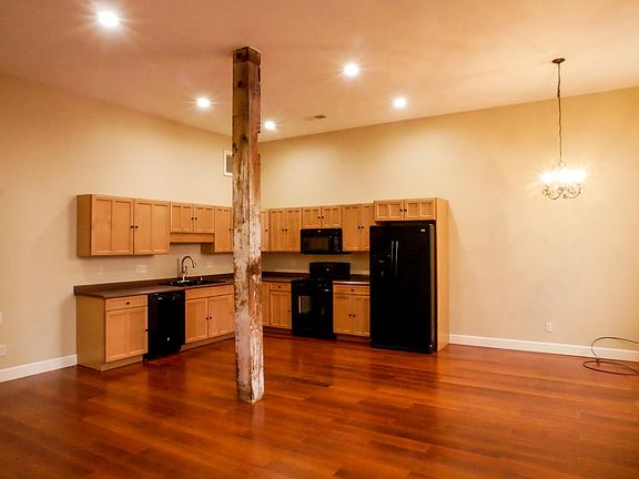 5th image of 137 Brady St