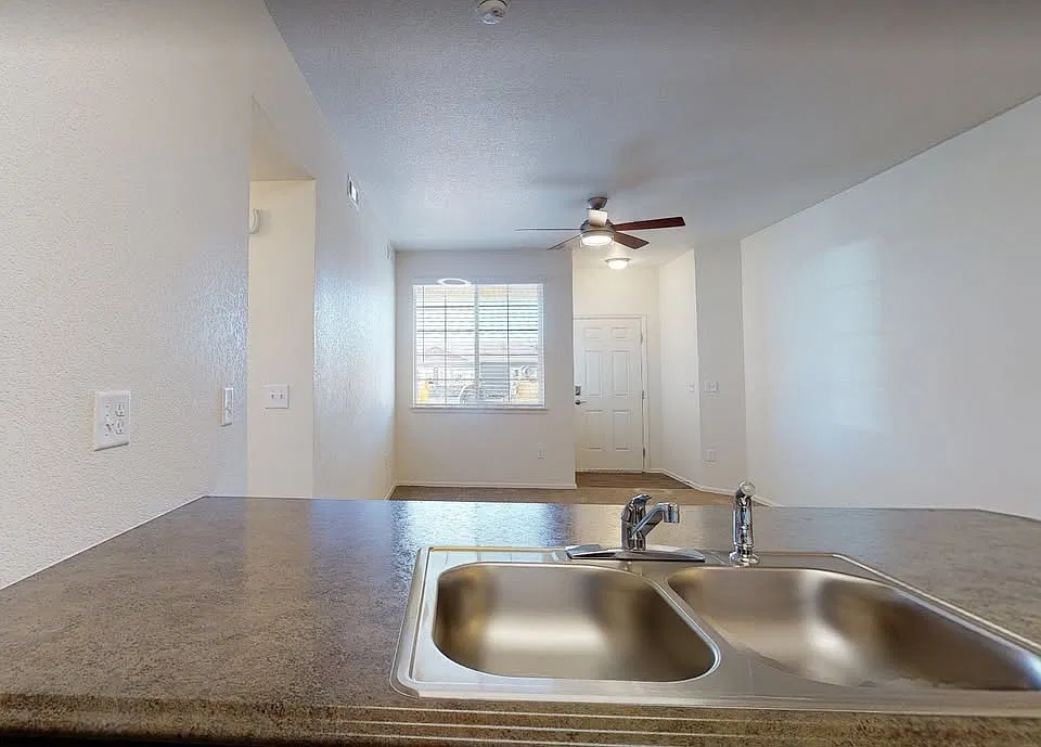 2 bed, 1116 sqft, $1,600 — Photo 3