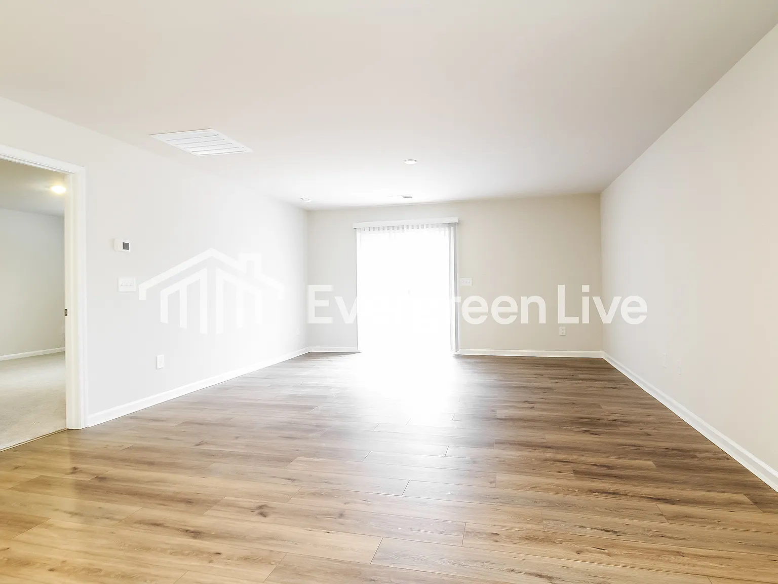 5 bed, 2.0 bath, 2307 sqft, $2,145 — Photo 4