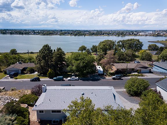 3rd image of 2049 S Beaumont Dr