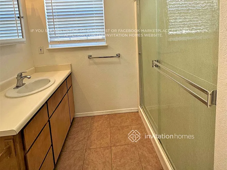 1520 Gladstone Dr — Photo 16