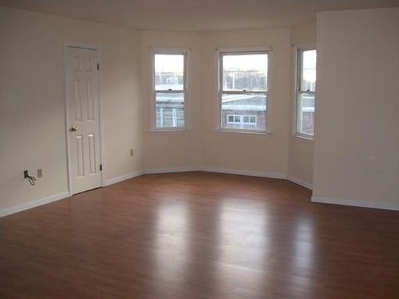 3rd Master Bedroom W walk in Closet and Private 2nd Bathroom