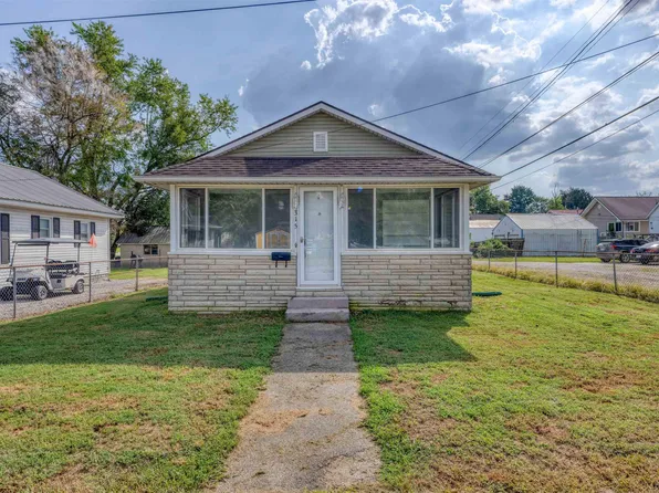 315 E Oak St, Oakland City, IN 47660