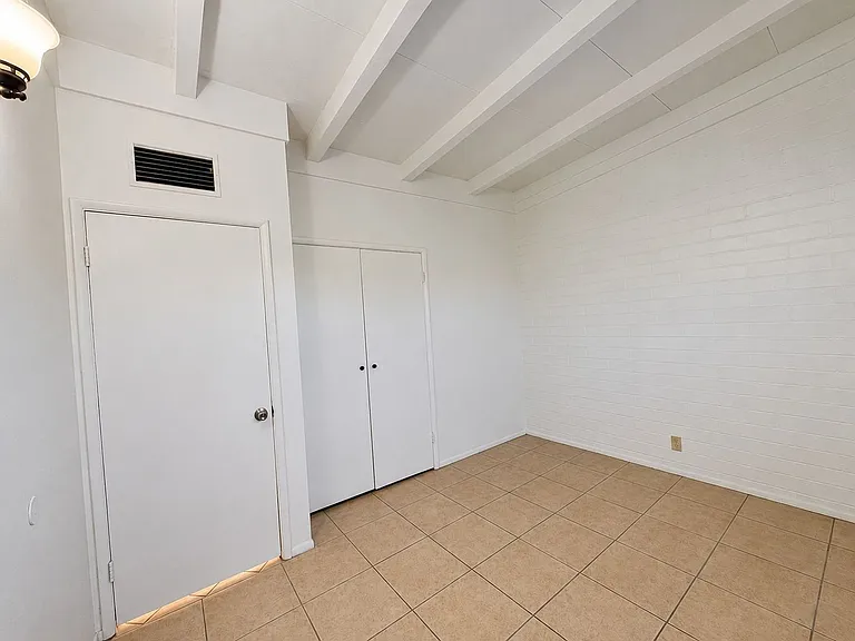 1800 E Fry Blvd #18 — Photo 8