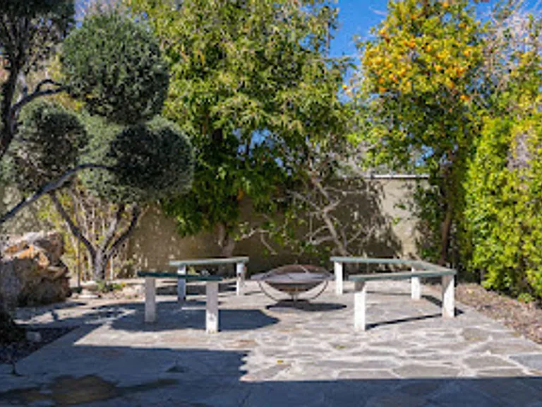 590 W Pico Rd — Photo 6