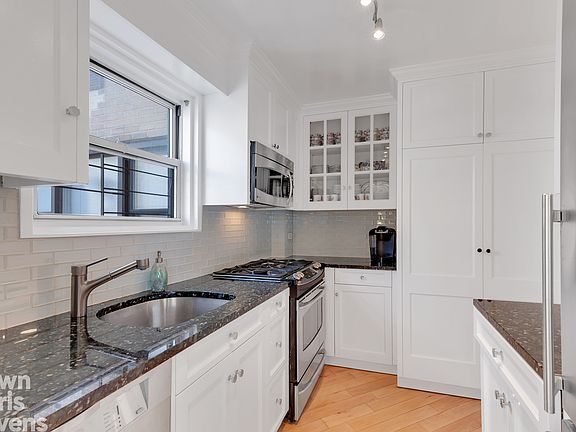 5th image of 167 E 67th St APT 9A