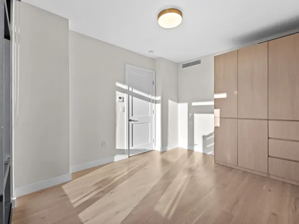 38-20 Parsons Boulevard image 11 of 19