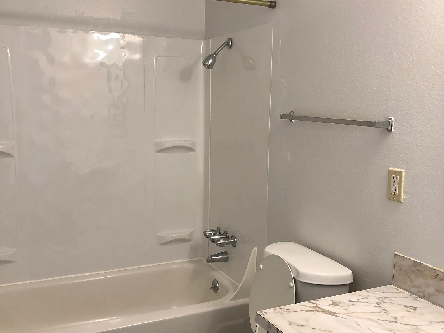 2 bed, 745 sqft, $1,600 — Photo 3