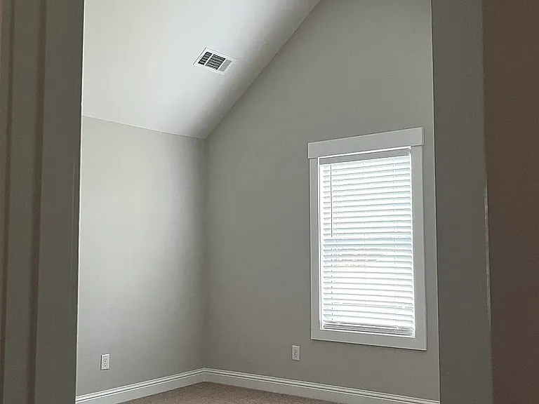1050 Legend Dr — Photo 15