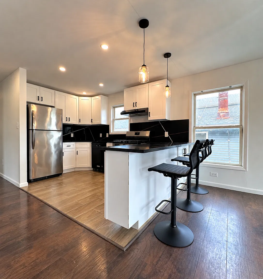 37 E Fulton St — Photo 3