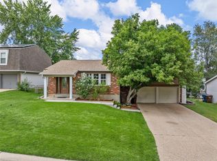 303 Westminster Dr, Saint Peters, MO