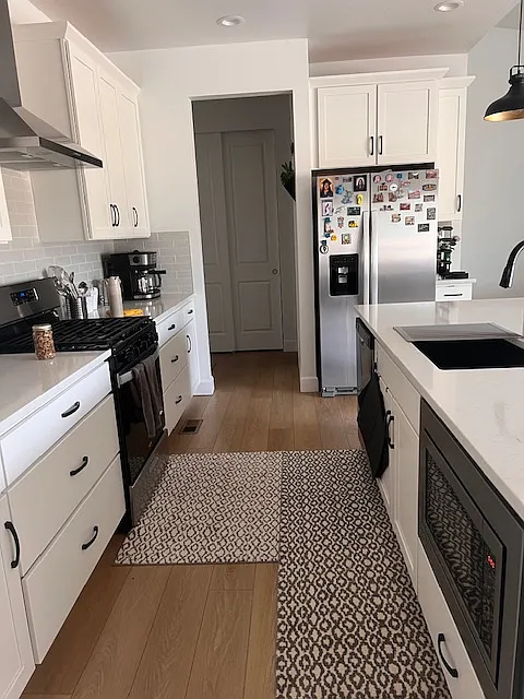 3 bed, 3020 sqft, $3,300 — Photo 2