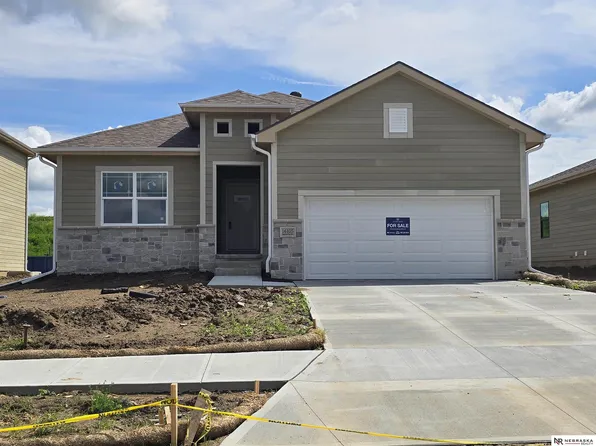 16105 Isabella St, Bennington, NE 68007