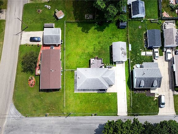 3rd image of 1080 Prospect St