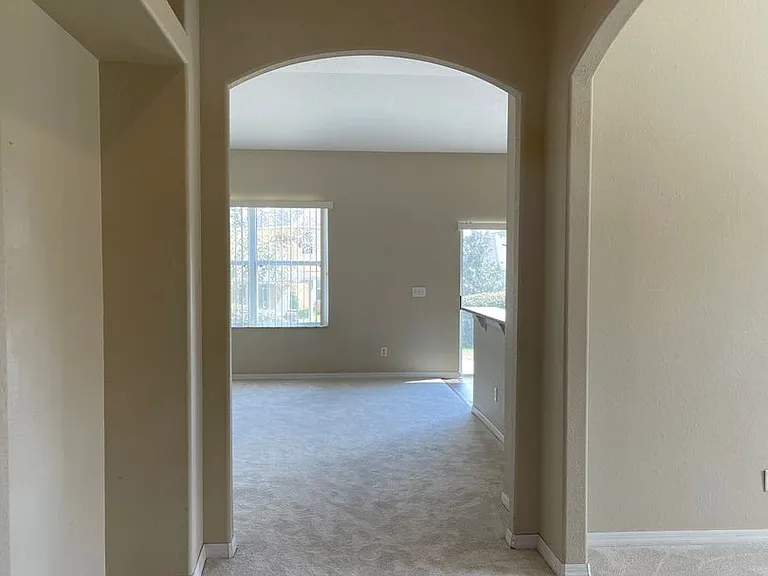 213 Towerview Dr E — Photo 2