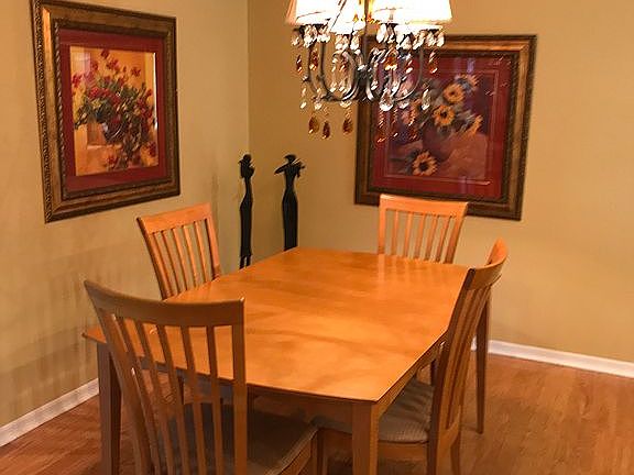 Eat-in kitchen
