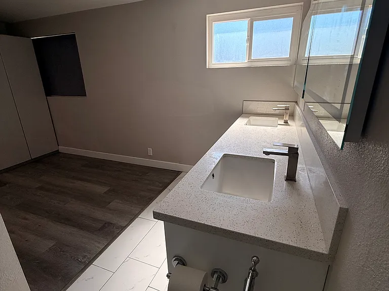 2753 Talbot St — Photo 58