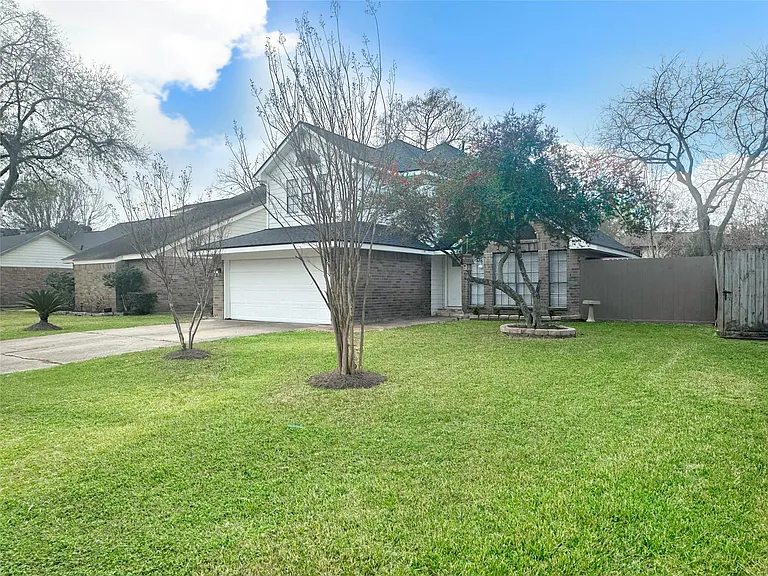 9843 Stableway Dr — Photo 2