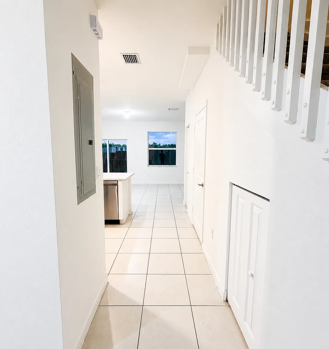 3 bed, 2.5 bath, 1550 sqft, $2,500 — Photo 2