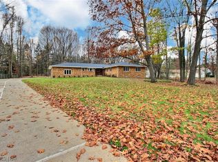 4240 Som Center Rd, Moreland Hills, OH 44022