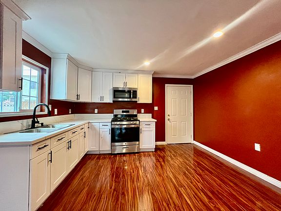 3rd image of 12240 Oxford Ave #B