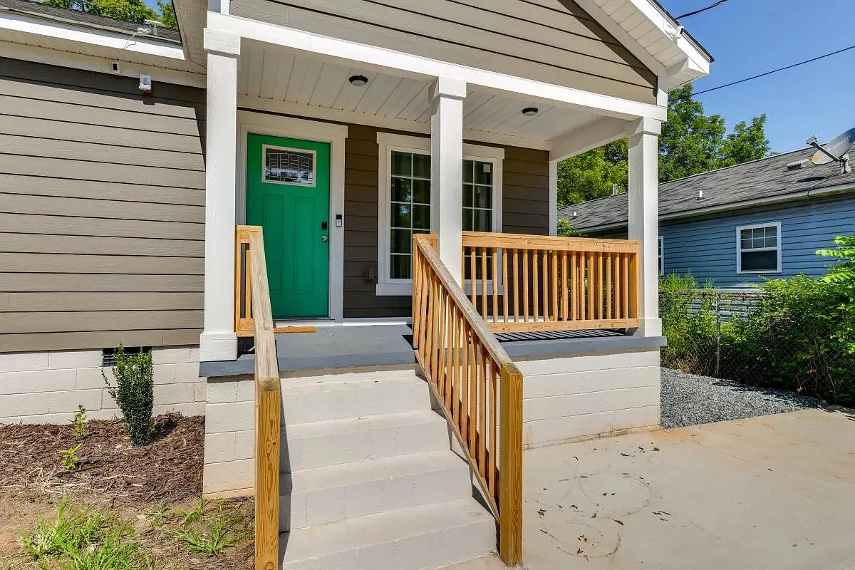 1237 Fairmont St — Photo 3