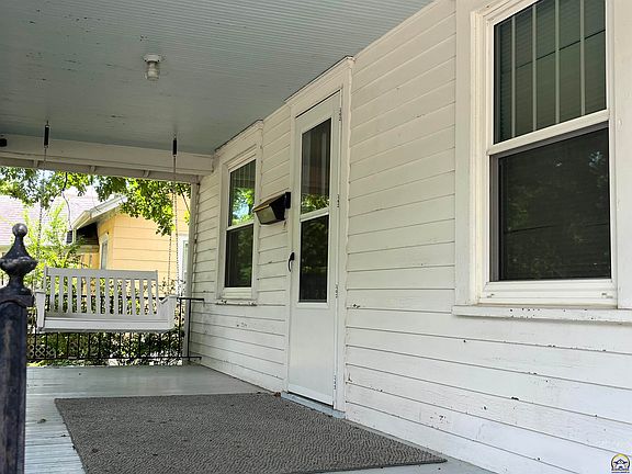 4th image of 1321 Washington St