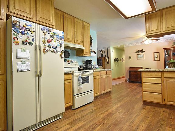 4th image of 103 N Hopkins St